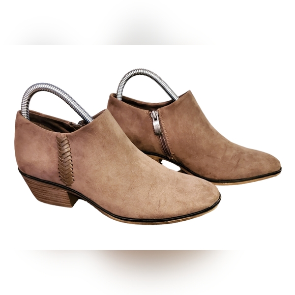 Xappeal “Sabine Taupe” Zippered Suede Ankle Boots/Booties Shoes (Womens Size 7M) - Picture 1 of 9
